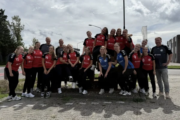 Vernie trotse kledingsponsor van HV Tornado A1 & A2 (1)