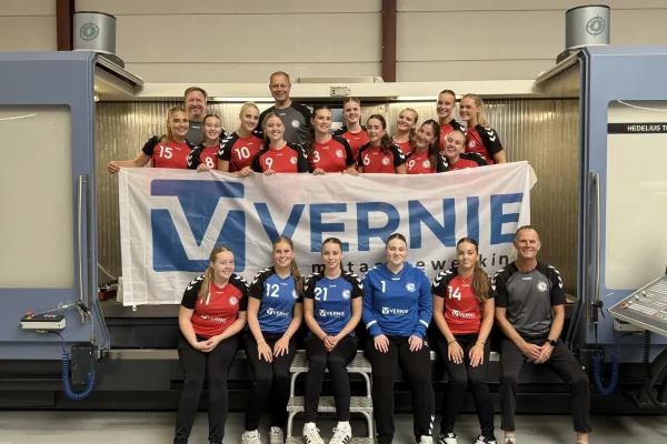 Vernie trotse kledingsponsor van HV Tornado A1 & A2 (2)