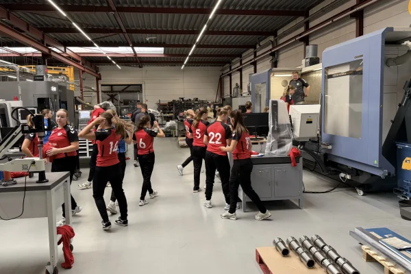 Vernie trotse kledingsponsor van HV Tornado A1 & A2 (4)