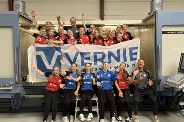 Vernie trotse kledingsponsor van HV Tornado A1 & A2 (6)